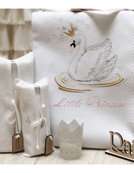 Κουβέρτα Πικέ Αγκαλιάς - Swan with a crown