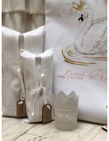 Κουβέρτα Πικέ Κούνιας -Swan with a Crown