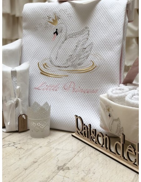 Κουβέρτα Πικέ Κούνιας -Swan with a Crown